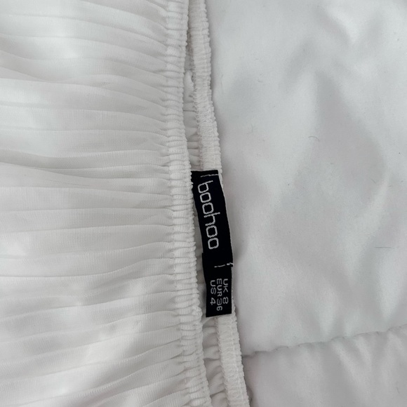 BOOHOO PLEATED OFF THE SHOULDER MINI DRESS - Picture 2 of 3